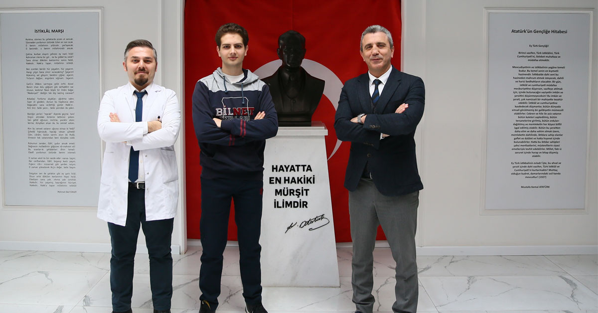 Yaman Çakaroğlu, Japonya'daki Okyanus Politikası Araştırma Enstitüsü (OPRI) tarafından düzenlenen proje kapsamında Batı Pasifik Bilim Seferine katılarak 20 gün boyunca deneyler yapacak. Yaman Çakaroğlu, Japonya'daki Okyanus Politikası Araştırma Enstitüsü (OPRI) tarafından düzenlenen proje kapsamında Batı Pasifik Bilim Seferine katılarak 20 gün boyunca deneyler yapacak.