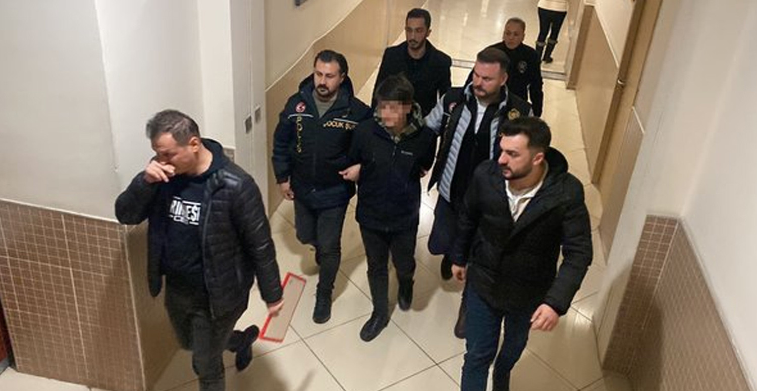 'Yanıltıcı bilgiyi alenen yayma' suçundan tutuklandı 'Yanıltıcı bilgiyi alenen yayma' suçundan tutuklandı