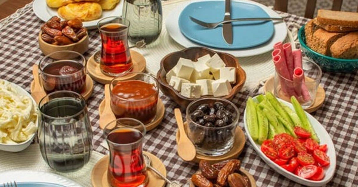 Yeditepe Üniversitesi Beslenme ve Diyetetik Bölümü Başkanı Doç. Dr. Binnur Okan Bakır, ramazan ayında nasıl beslenmemiz gerektiğine dair önemli açıklamalarda bulundu.