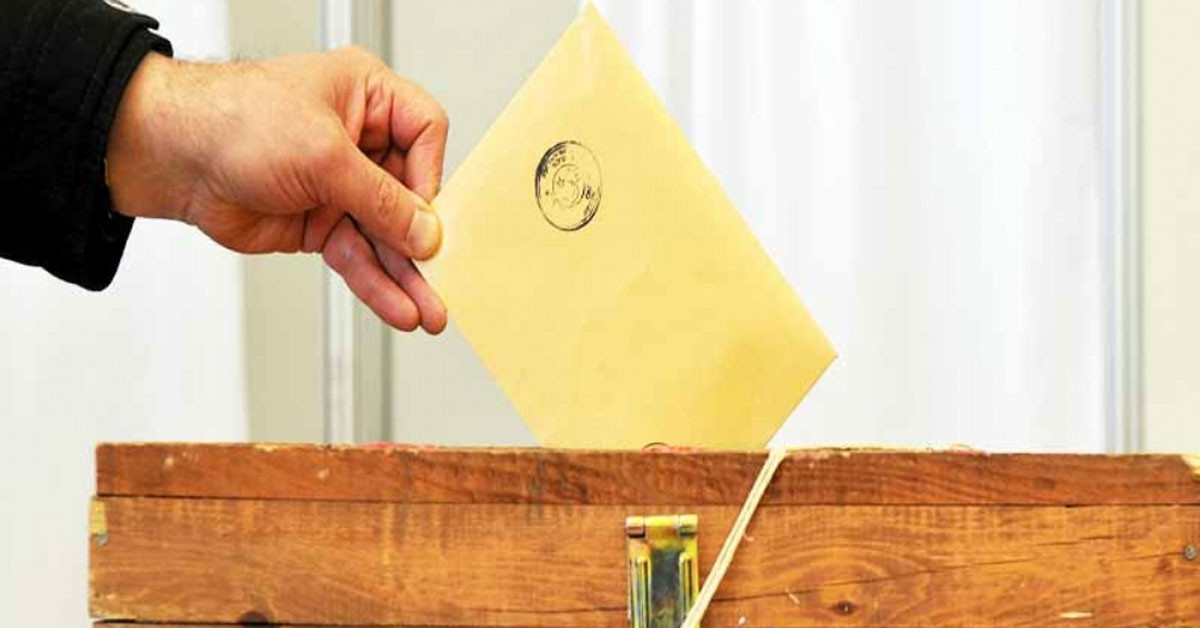 Yüksek Seçim Kurulu (YSK), tedbiri elde bırakmıyor. Yarın yapılacak seçimde; sandık kurulu başkanları, oy kullanılacak yerlerdeki bina sorumluları ile seyyar sandık kurulu başkanlarını kısa mesajlarla bilgilendireceği öğrenildi. Yüksek Seçim Kurulu (YSK), tedbiri elde bırakmıyor. Yarın yapılacak seçimde; sandık kurulu başkanları, oy kullanılacak yerlerdeki bina sorumluları ile seyyar sandık kurulu başkanlarını kısa mesajlarla bilgilendireceği öğrenildi.