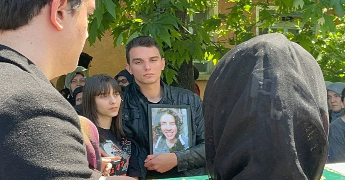 Yürekleri yakan Ata Emre Akman cinayeti ile ilgili kan donduran iddia: Katili babası mı azmettirdi? Yürekleri yakan Ata Emre Akman cinayeti ile ilgili kan donduran iddia: Katili babası mı azmettirdi?
