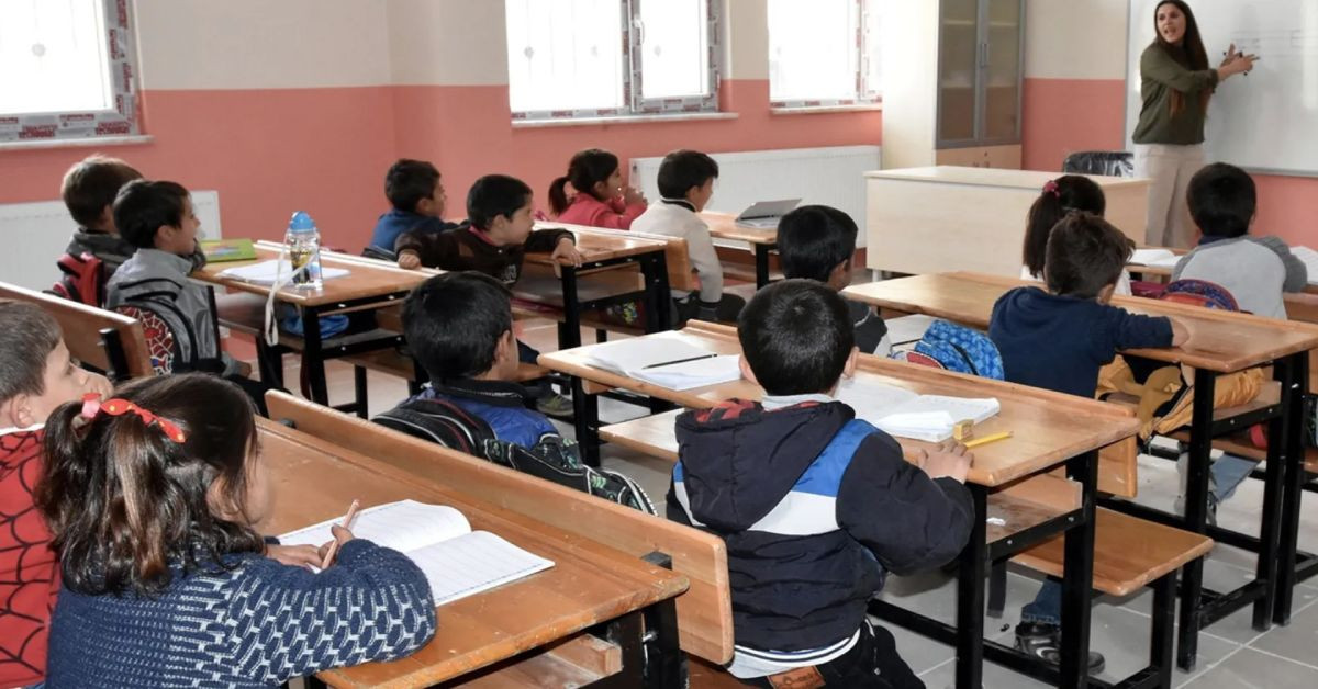 Yüz binlerce öğretmeni kapsayacak: Öğretmenlik Meslek Kanunu yasalaşıyor