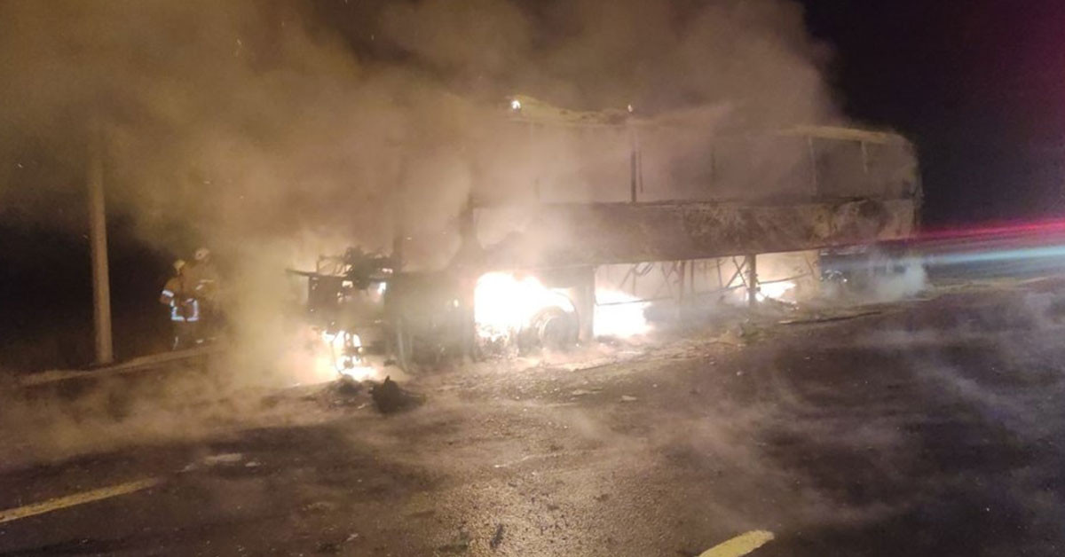 Yolcu Otobüsü Alevlere Teslim Oldu, Facianın Kıyısından Dönüldü3543