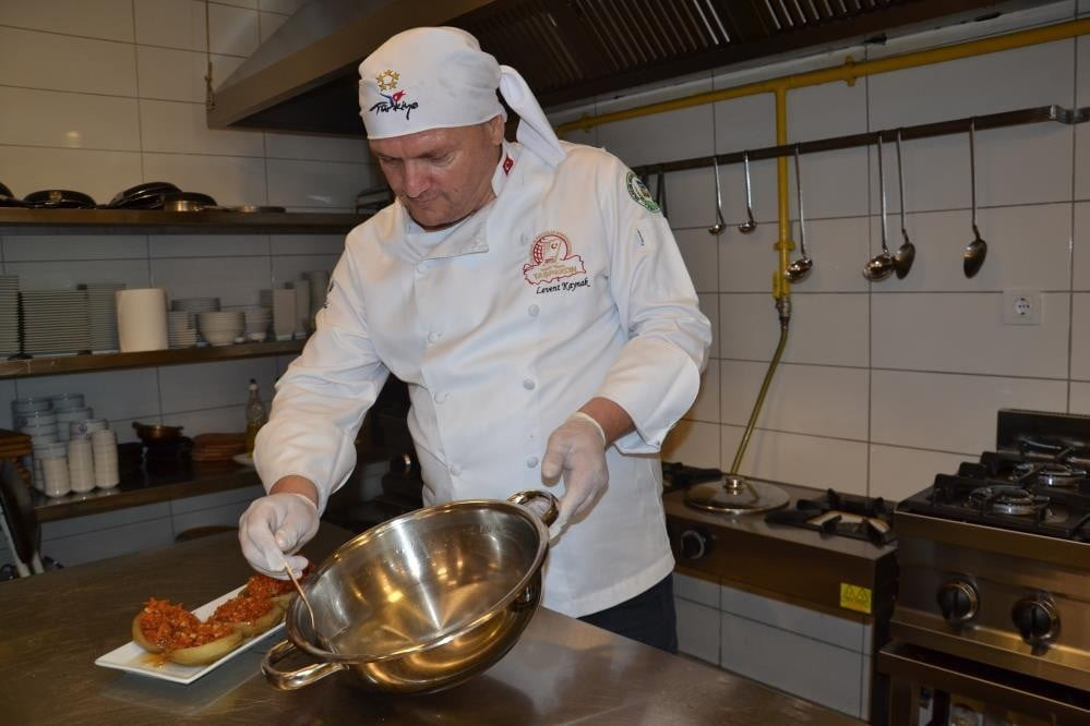 1. ULUSLARARASI BALIKESİR GASTRONOMİ FESTİVALİ KAPILARINI AÇIYOR  ŞEF LEVENT KAYNAK (FOTO İHA...