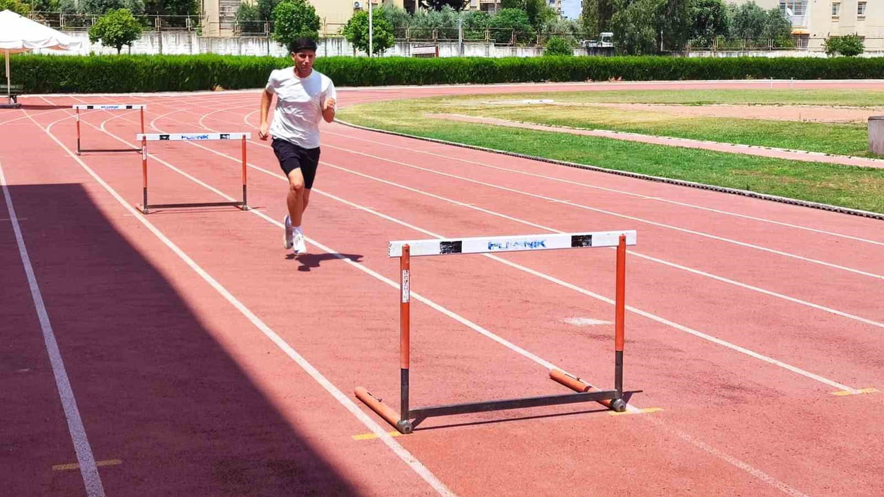 100 METRE ENGELLİ BRANŞINDA 5 KEZ TÜRKİYE ŞAMPİYONU OLAN GENÇ SPORCU, OLİMPİYATLARDA TÜRKİYE'Yİ...