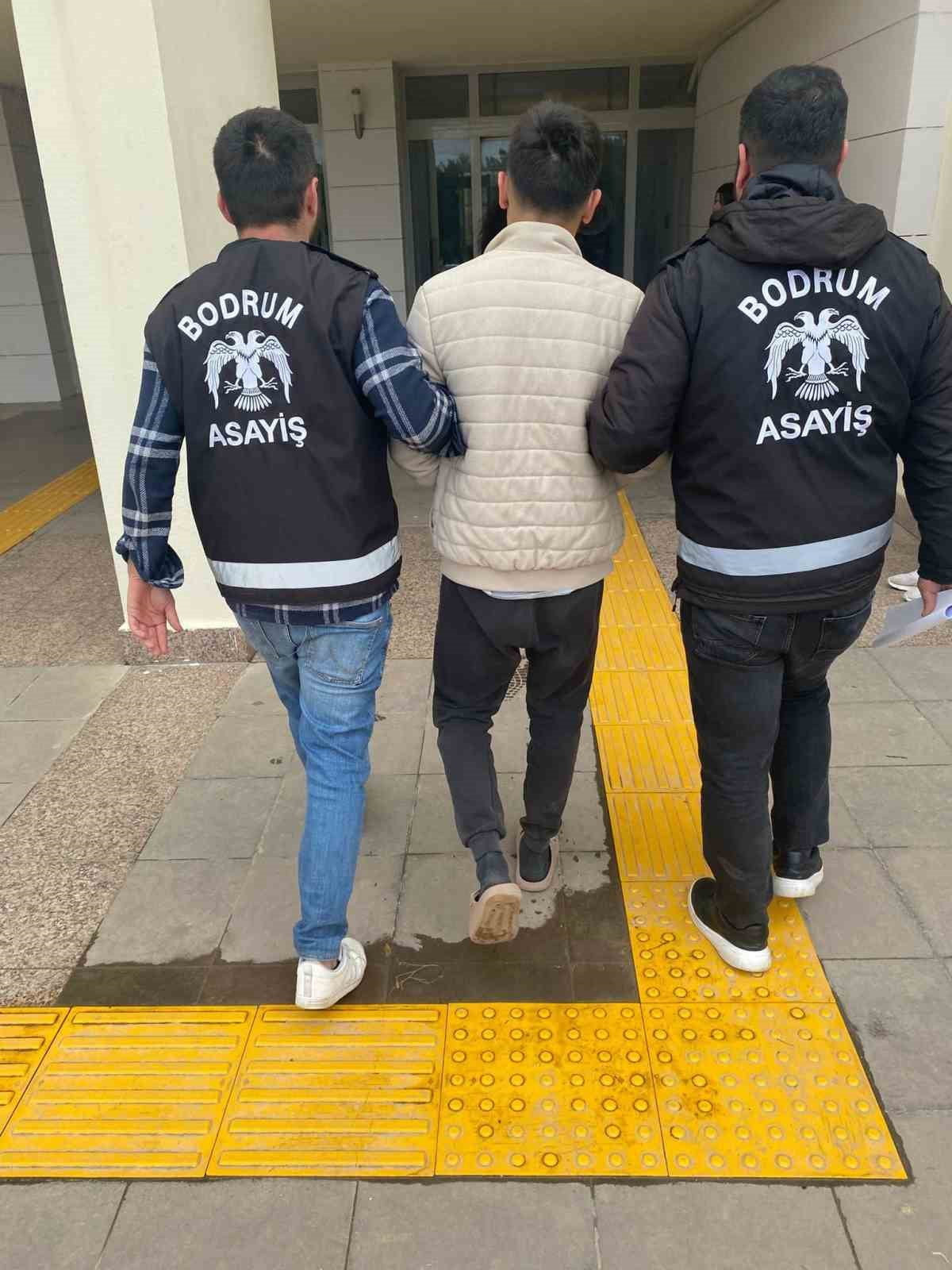 11 YIL 9 AY HAPİS CEZASIYLA ARANIYORDU