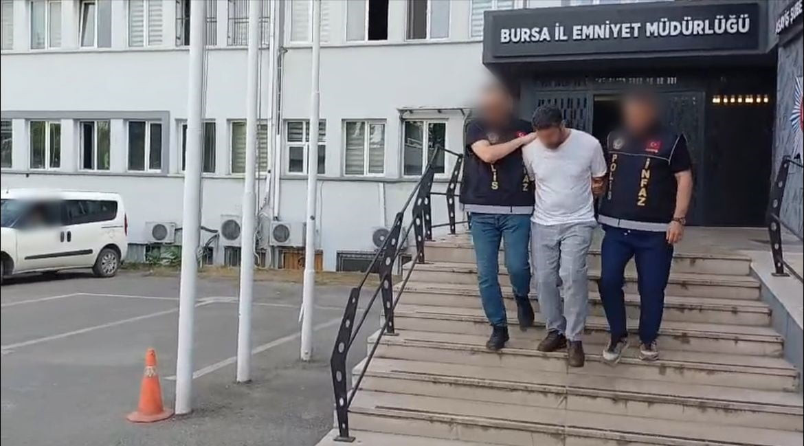 13 YILDIR KIRMIZI BÜLTENLE ARANAN FİRARİ HÜKÜMLÜ BURSA'DA YAKALANDI