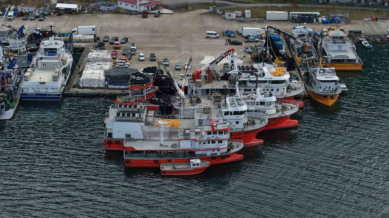 15 NİSAN İTİBARIYLA SONA ERECEK OLAN DENİZLERDE SU ÜRÜNLERİ AVCILIK SEZONU ÖNCESİNDE BALIK HALİ...