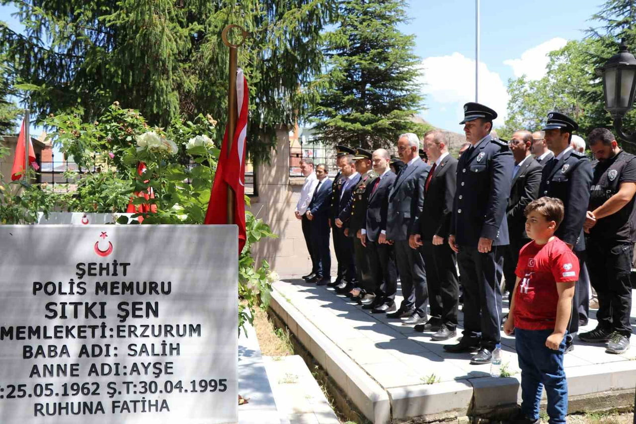 15 TEMMUZ DEMOKRASİ VE MİLLÎ BİRLİK GÜNÜ DOLAYISIYLA ERZURUM'UN OLTU İLÇESİNDE DÜZENLENEN ANMA...