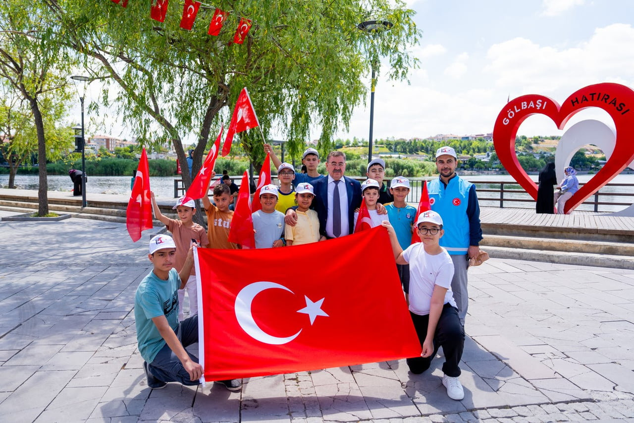 15 TEMMUZ DEMOKRASİ VE MİLLİ BİRLİK GÜNÜ DOLAYISIYLA GÖLBAŞI'NDA ŞEHİTLER DUALARLA...