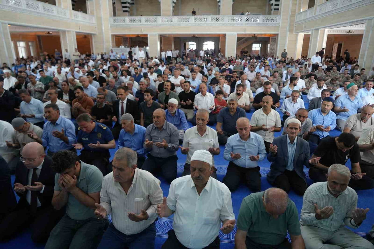 15 TEMMUZ DEMOKRASİ VE MİLLİ BİRLİK GÜNÜ ETKİNLİKLERİ KAPSAMINDA MUŞ'TA DÜZENLENEN MEVLİT...