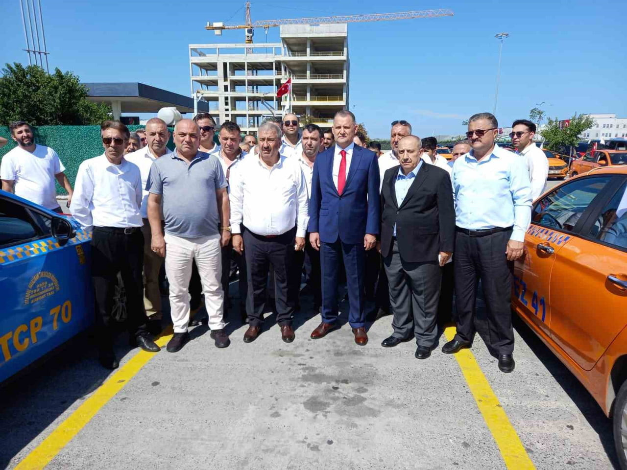 15 TEMMUZ DEMOKRASİ VE MİLLİ BİRLİK GÜNÜ'NÜN 10. YIL DÖNÜMÜNDE İSTANBUL HAVALİMANI TAKSİCİLER...