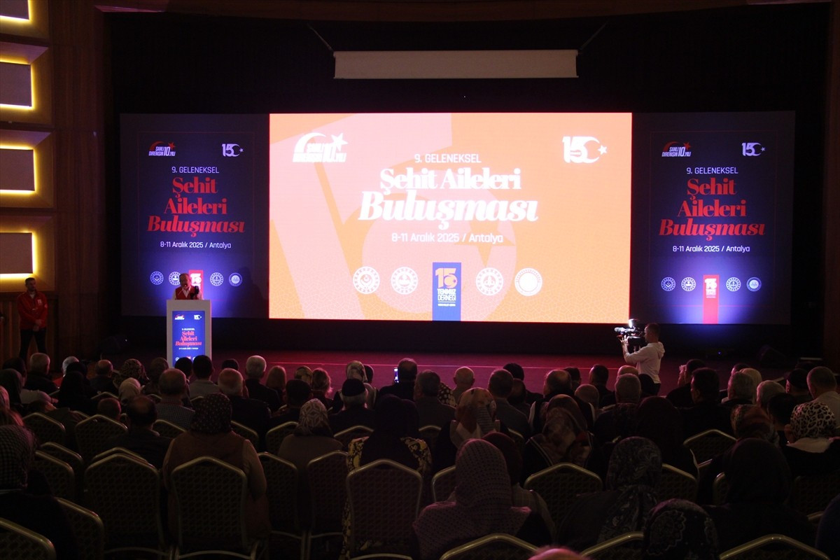 15 Temmuz Derneğince 9. Geleneksel Şehit Aileleri Buluşması Antalya'nın Kemer ilçesindeki bir...