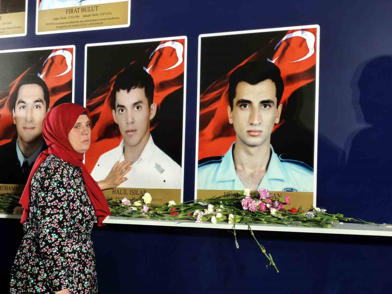 15 TEMMUZ ŞEHİDİ HALİL IŞILAR'IN ANNESİ HÜLYA IŞILAR, "BEN EVLATSIZ YAŞARIM AMA VATANSIZ...