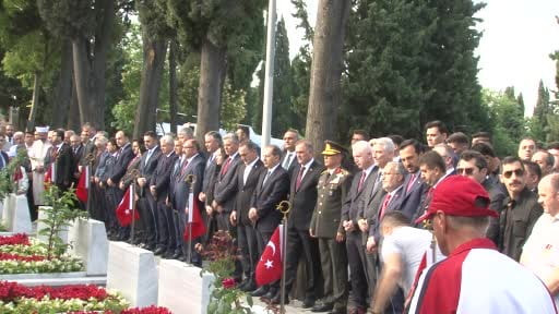 15 Temmuz şehitleri için Edirnekapı Şehitliği'nde anma töreni düzenlendi