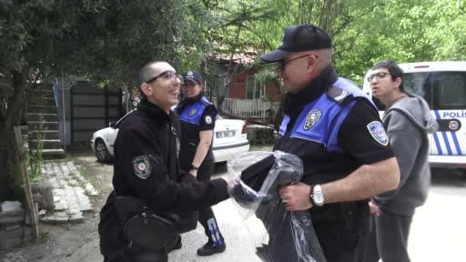 15 yıldır evinde polis üniformasıyla gezen Mert'in polis olma hayali gerçek oldu