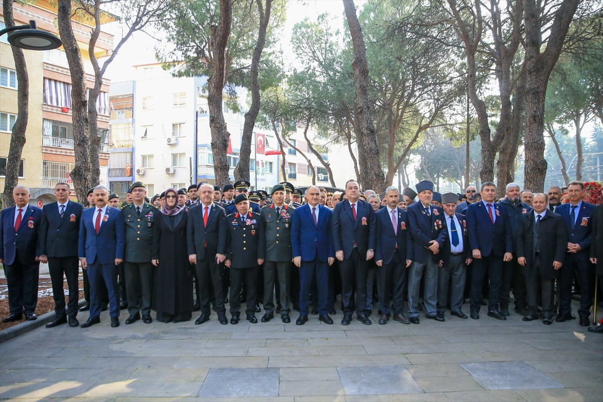 18 Mart Şehitleri Anma Günü ve Çanakkale Deniz Zaferi'nin 111. yıl dönümü dolayısıyla Manisa...