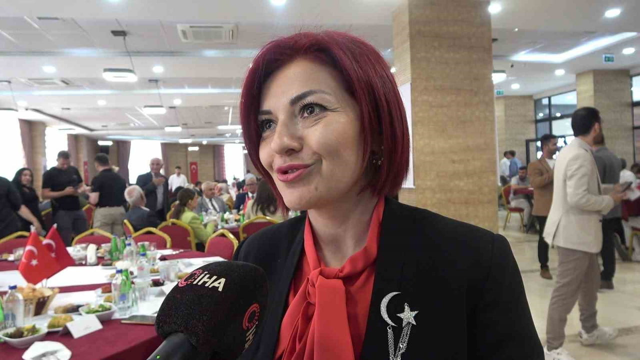18 YIL SONRA EŞİNİN GÖREV YAPTIĞI KENTE GELEN ŞEHİT EŞİ ÖZLEM EMİR'DEN TÜRKİYE'YE ANLAMLI ÇAĞRI:...