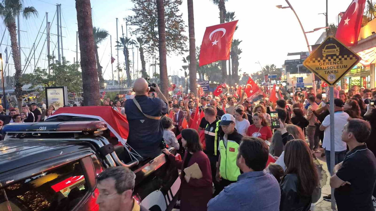 19 MAYIS ATATÜRK'Ü ANMA GENÇLİK VE SPOR BAYRAMI BODRUM'DA FENER ALAYI VE SERTAP ERENER KONSERİYLE...