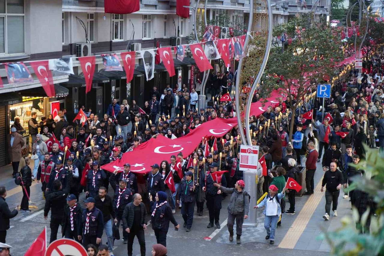 19 MAYIS ATATÜRK’Ü ANMA, GENÇLİK VE SPOR BAYRAMI ETKİNLİKLERİ ÇERÇEVESİNDE SAMSUN’DA 1919 METRELİK...