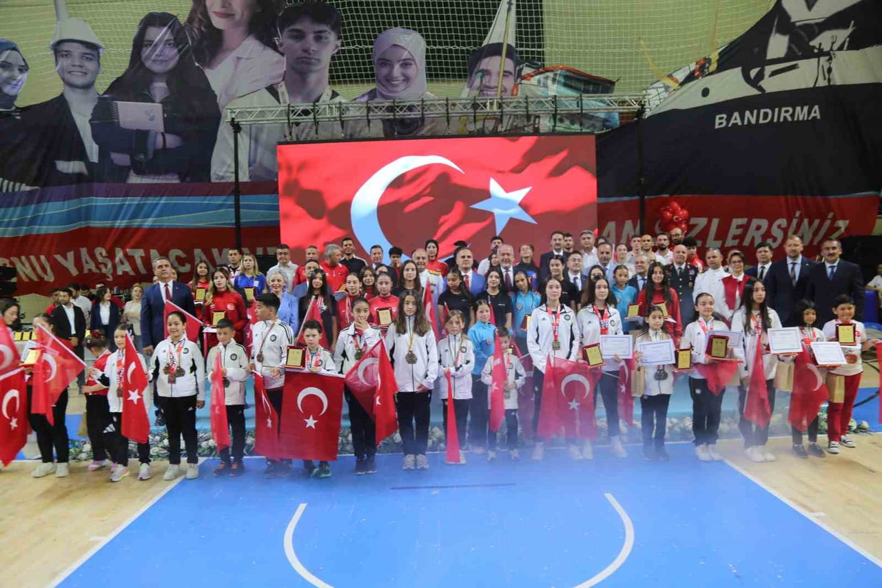 19 MAYIS ATATÜRK’Ü ANMA, GENÇLİK VE SPOR BAYRAMI KUTLAMALARI KAPSAMINDA MUĞLA’DA ANLAMLI BİR ÖDÜL...
