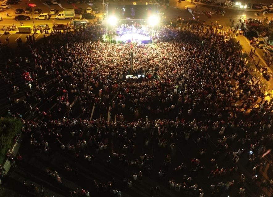 19 MAYIS ATATÜRK’Ü ANMA, GENÇLİK VE SPOR BAYRAMI MERKEZEFENDİ’DE, POİZİ KONSERİ İLE BÜYÜK BİR...