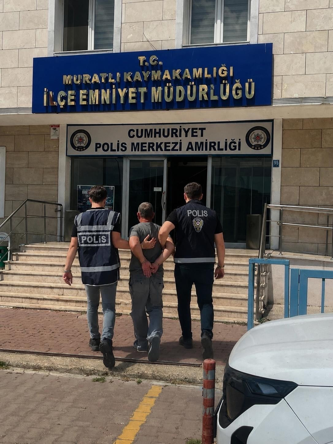 19 YIL KESİNLEŞMİŞ CEZASI BULUNAN HÜKÜMLÜ FİRARİ, EMNİYETİN OPERASYONUYLA KISKIVRAK...