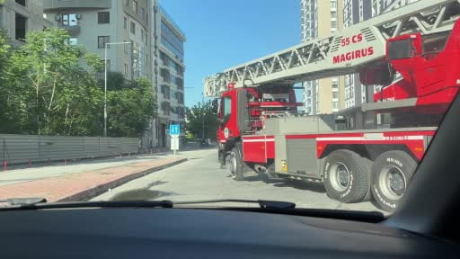 20 katlı binada yangın paniği, bina sakinleri sokağa döküldü