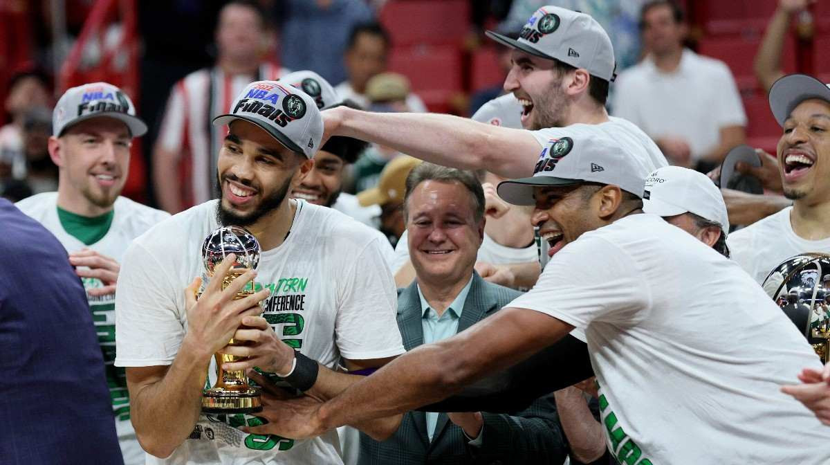 2022 NBA FİNALİSTLERİ KİM