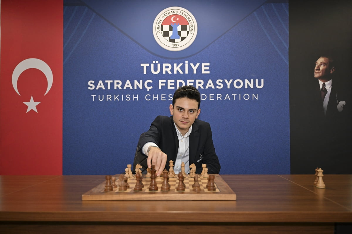 2025 FIDE Grand Swiss Turnuvası'nın 7. turunda Hint Dommaraju Gukesh'i yenerek son dünya şampiyonu...