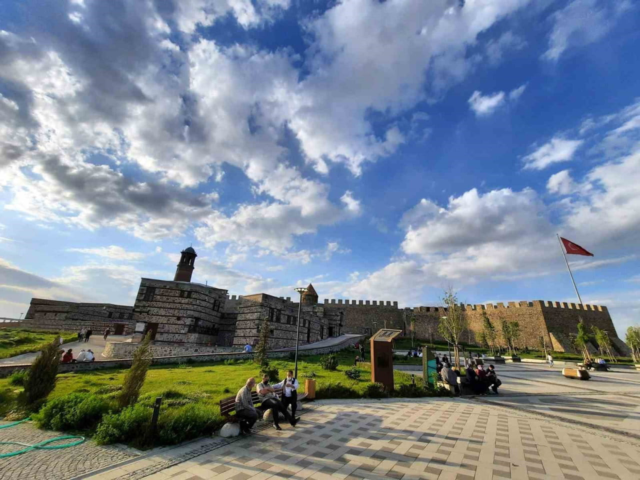 2025  YILI İSTATİSTİKLERİNE GÖRE ERZURUM'DA EN ÇOK KULLANILAN 3 SOY İSİM; YILMAZ, KAYA VE POLAT...