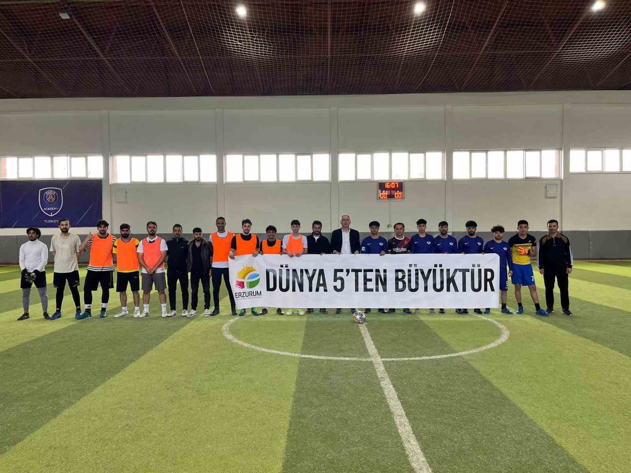 2026 DÜNYA KUPASINA SAYILI GÜNLER KALA ERZURUM'DA, ERZURUM ULUSLARARASI ÖĞRENCİ DERNEĞİNİN EV...