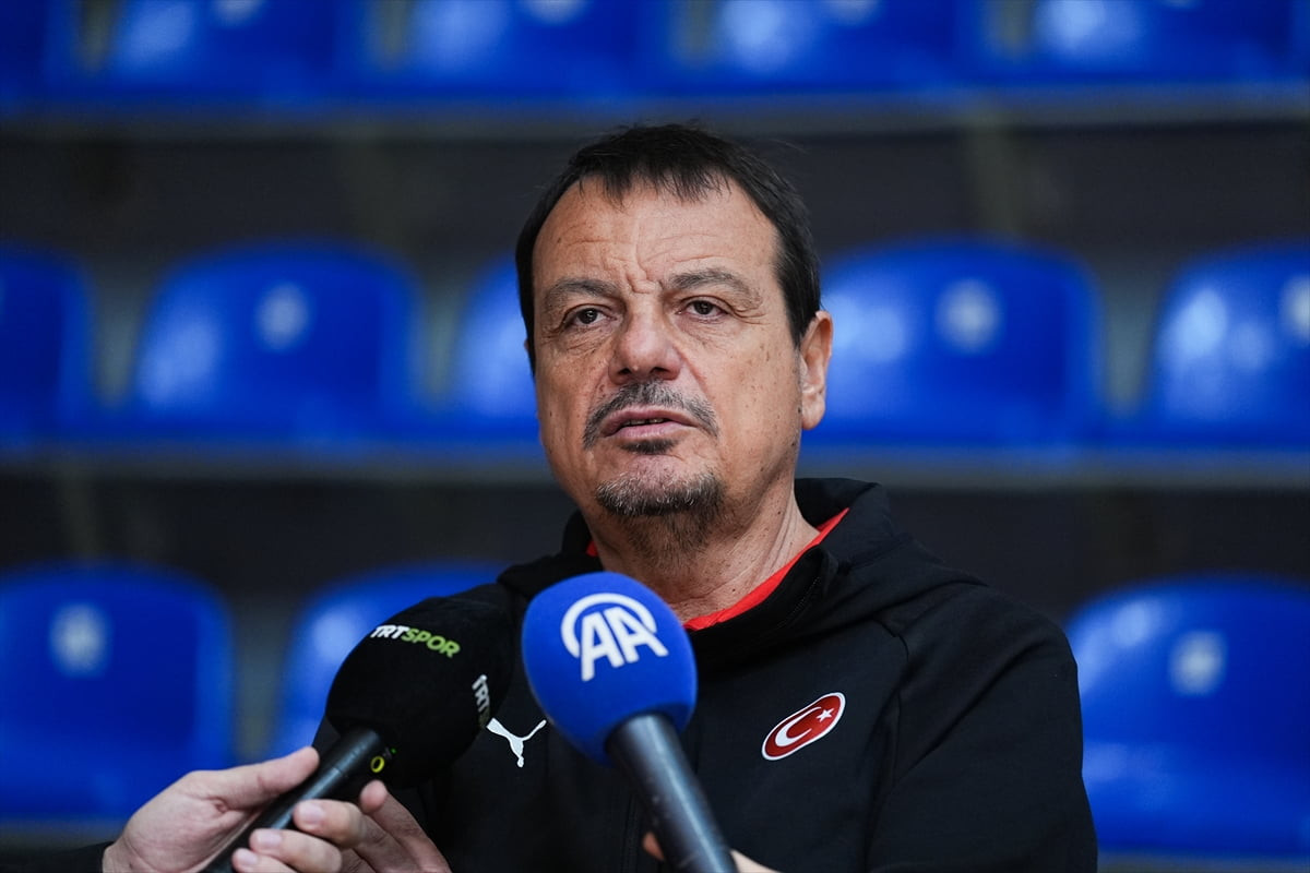 2027 Dünya Kupası Avrupa Elemeleri 1. Tur C Grubu'ndaki üçüncü maçında Sırbistan ile mücadele...