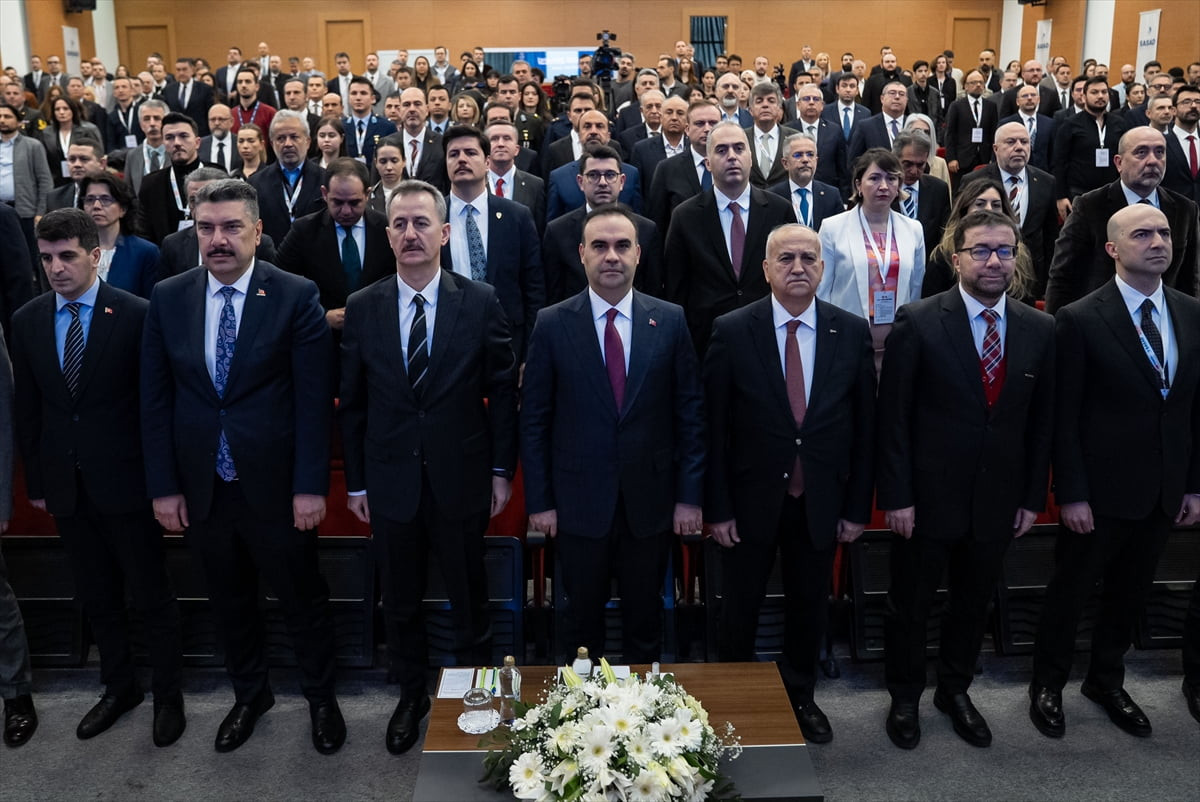 21. KOBİ Zirvesi OSTİM Teknik Üniversitesi'nde yapıldı. Programa Sanayi ve Teknoloji Bakanı Mehmet...