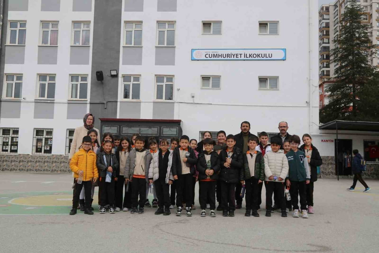 23 NİSAN YILDIZLARINA SİNEMA SÜRPRİZİ