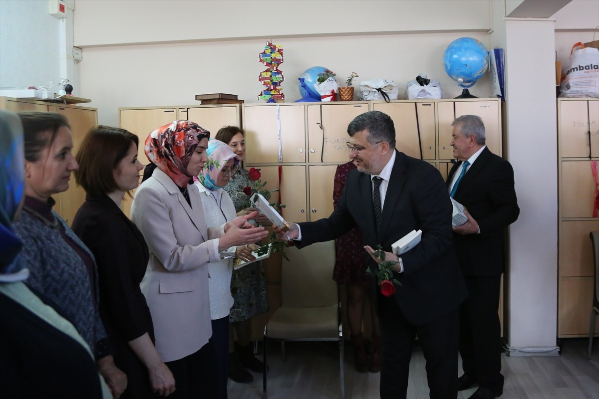 24 Kasım Öğretmenler Günü dolayısıyla TDV, Diyanet İşleri Başkanlığı ve Milli Eğitim Bakanlığı...