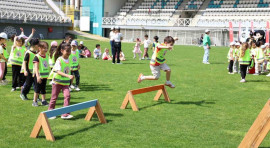 Minik Öğrenciler Spor Şenlikleri'nde Eğlendi