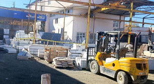 Kars'ta Mermer Tabla Kazası: İş Yeri Sahibi Hayatını Kaybetti