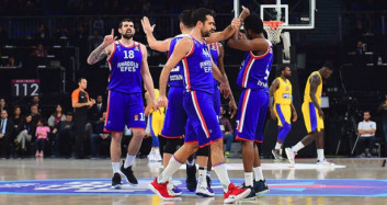 Anadolu Efes Yoluna Doludizgin Devam Ediyor!