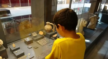 10 yaşındaki çocuk 2 bin yıllık Roma Sikkesi buldu ve müzeye teslim etti