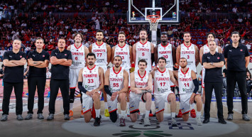 12 Dev Adam'dan namağlup liderlik: A Milli Basketbol Takımı İsviçre'yi 95-72 mağlup etti