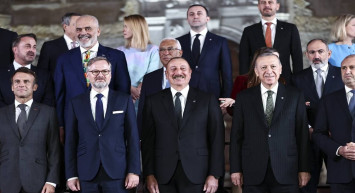 13 yıl sonra bir araya geldiler: Erdoğan, Aliyev ve Paşinyan üçlüsü Prag’ta buluştu