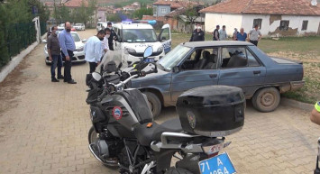 17 Yaşındaki Ehliyetsiz Sürücü 2 Polisi Yaraladı