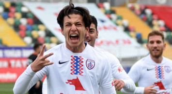 18 Yaşındaki Enis Destan Milli Takımda!