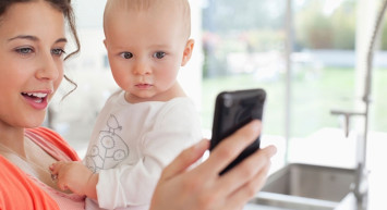 2 yaşındaki çocuklar kesinlikle ekrana maruz kalmamalı!