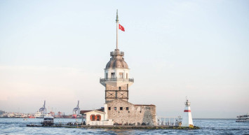 2 yıldır güçlendirilme çalışmaları yapılıyordu: Kız Kulesi yeniden ziyarete açıldı