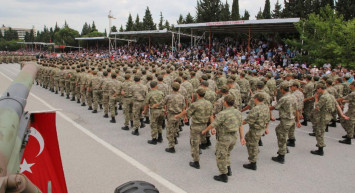 2023 askerlere erken terhis olacak mı? Bakan Akar’dan erken terhis açıklaması geldi