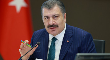 261 saat enkazda kalmışlardı: Bakan Koca o depremzedeleri ziyaret etti!