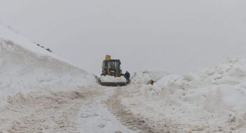 3 ilde yoğun kar yağışı: Ulaşımda aksamalar var