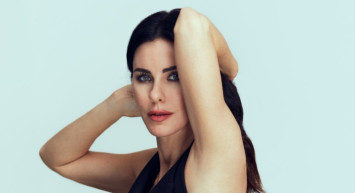 49'luk Defne Pozları İle New York'u Salladı!